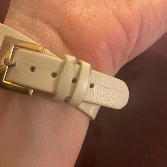 Tory Burch FitBit wrap watch - Picture 4 of 12